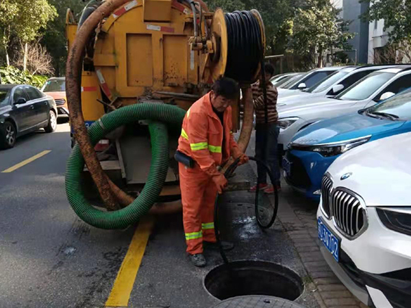 抱由镇排污管道清淤